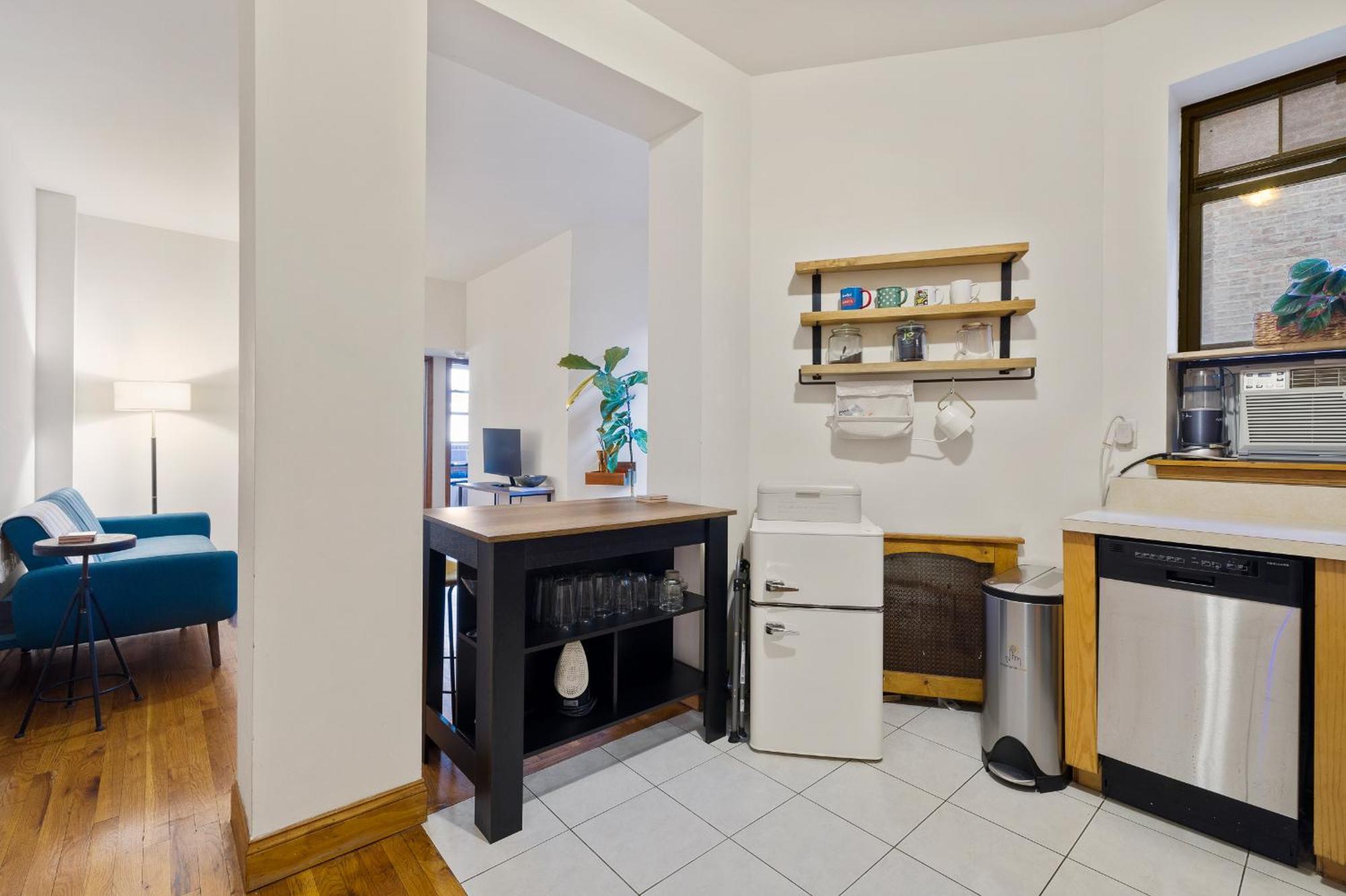 Living Columbia University-1 Apartment *